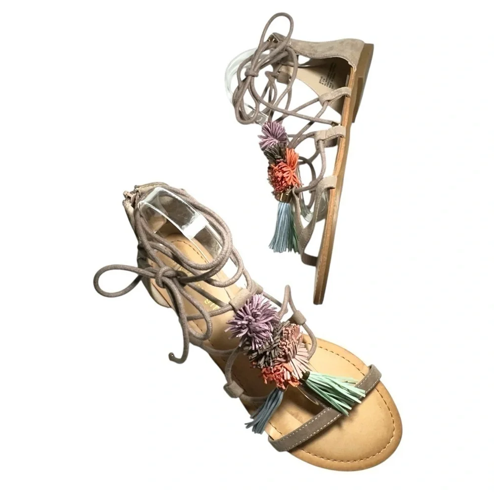 Madden Girl Sofun Lace-Up Gladiator Faux Raffia PomPom Tassel Sandals size 8.5